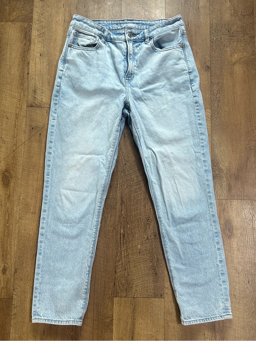 American Eagle Mom Jeans Light Wash High Rise Vintage Style Size 8